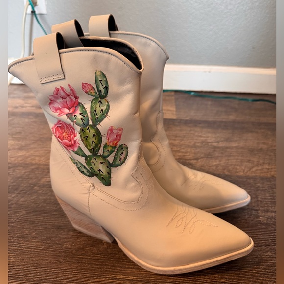 Golo Shoes - NWB Golo Cactus White Heeled Cowgirl Western Boots